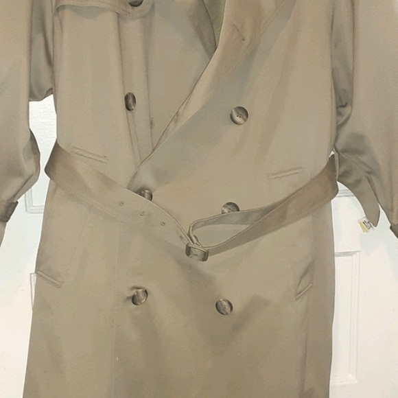 Mans London Fog Trench Coat. - Picture 2 of 3